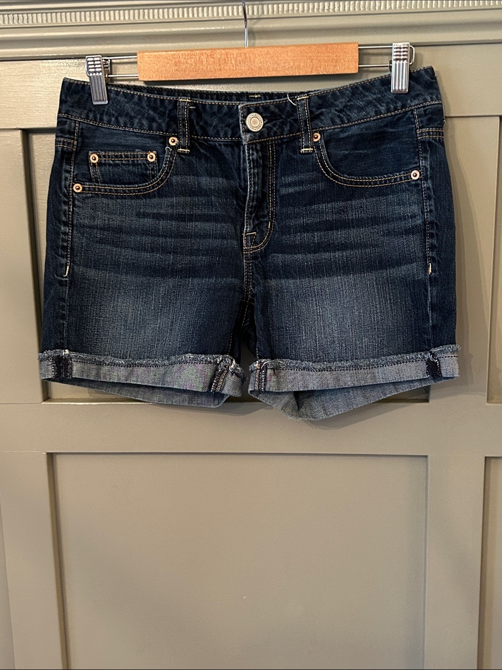 American Eagle Denim Jean Shorts Cuffed Hems Dark Wash Size 4
